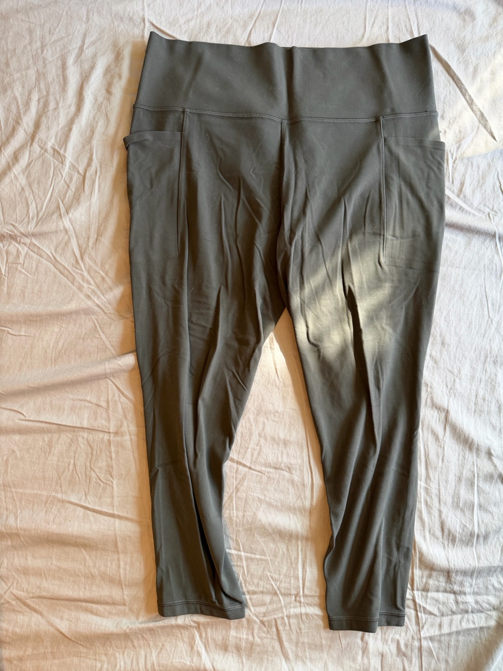 Athleta Salutation Stash Pocket 7/8 Tight - Black